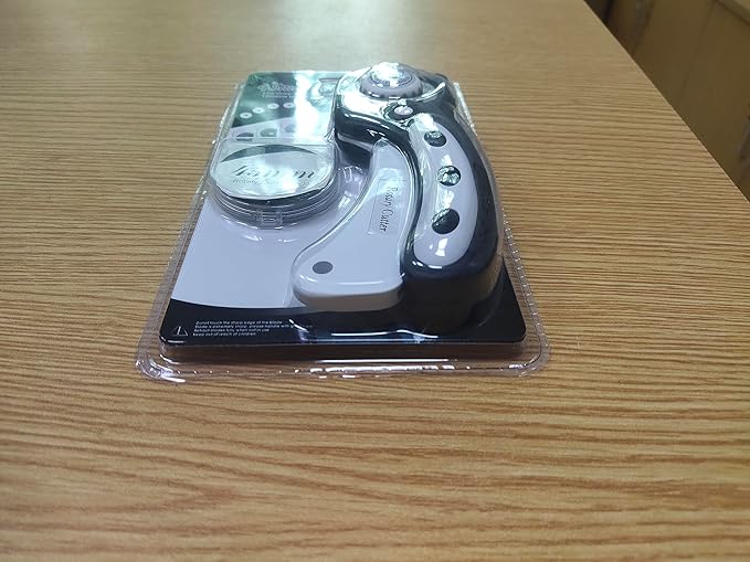 45mm Rotary Cutter with 7pcs Replacement Blades, Ergonomic Handle Rolling Cutter with Safety Lock for Fabric, Leather, paper, Crafting, sewing, Quilting, Perfect for Left & Right Hand(Black)