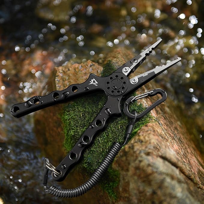 Piscifun Fishing Pliers, Saltwater Fishing Pliers with Split Ring, Fish Hook Remover, Corrosion Resistance Fly Fishing Pliers with Braid Cutters, Sheath and Lanyard, Fishing Gear Gifts for Men