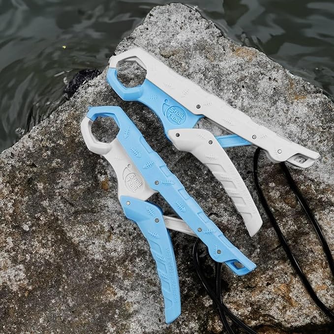 SNAIL TRAIL 7.5''/9'' Floating Fish Gripper, Fishing Grabber, Catfish Mouth Pliers, Caught Bass Holder, Digital Scale Hook Clamp, Saltwater Lip Grip Tool with Lanyard, Gifts for Men