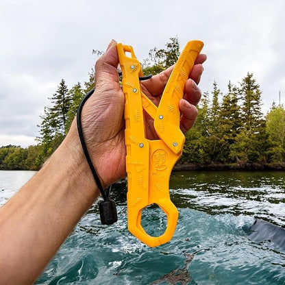 SNAIL TRAIL 7.5''/9'' Floating Fish Gripper, Fishing Grabber, Catfish Mouth Pliers, Caught Bass Holder, Digital Scale Hook Clamp, Saltwater Lip Grip Tool with Lanyard, Gifts for Men